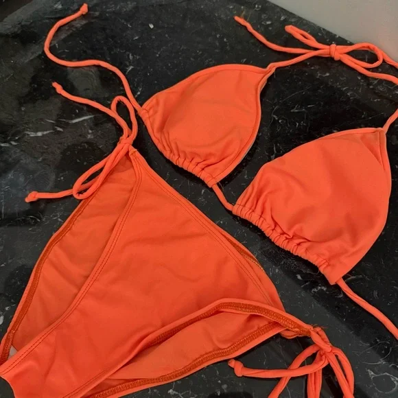 Bikini Set - Picture 2 of 4